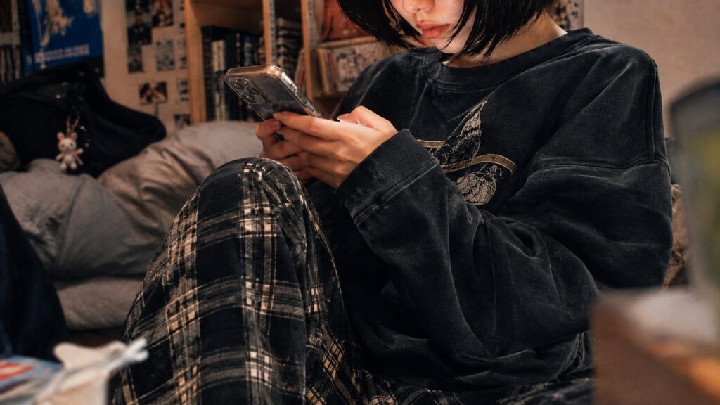 チャットレディは人見知りでもできる?そもそも、この仕事が気になる理由から考えてみる