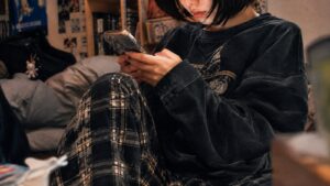 チャットレディは人見知りでもできる？そもそも、この仕事が気になる理由から考えてみる